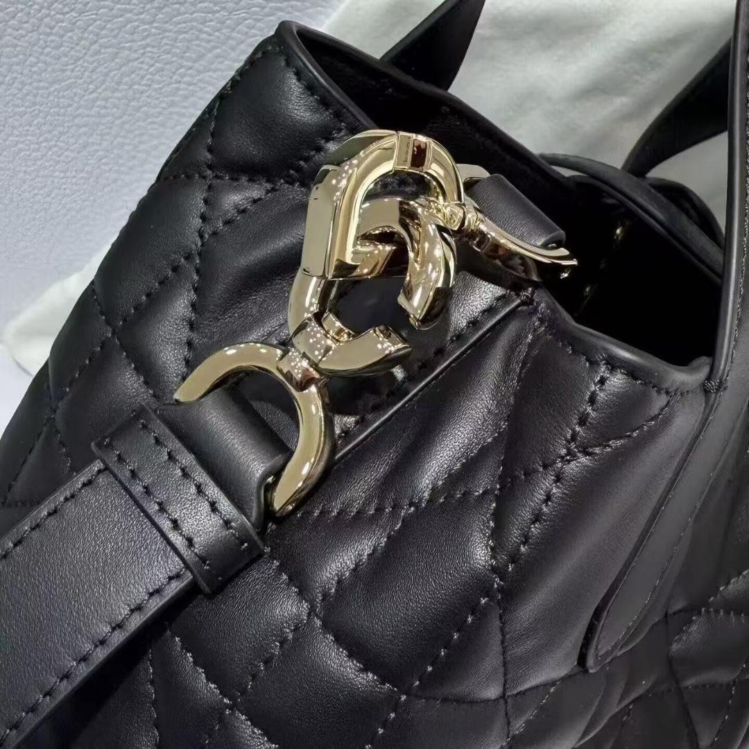 Dior 黒 レザー キルティング ハンドバッグ