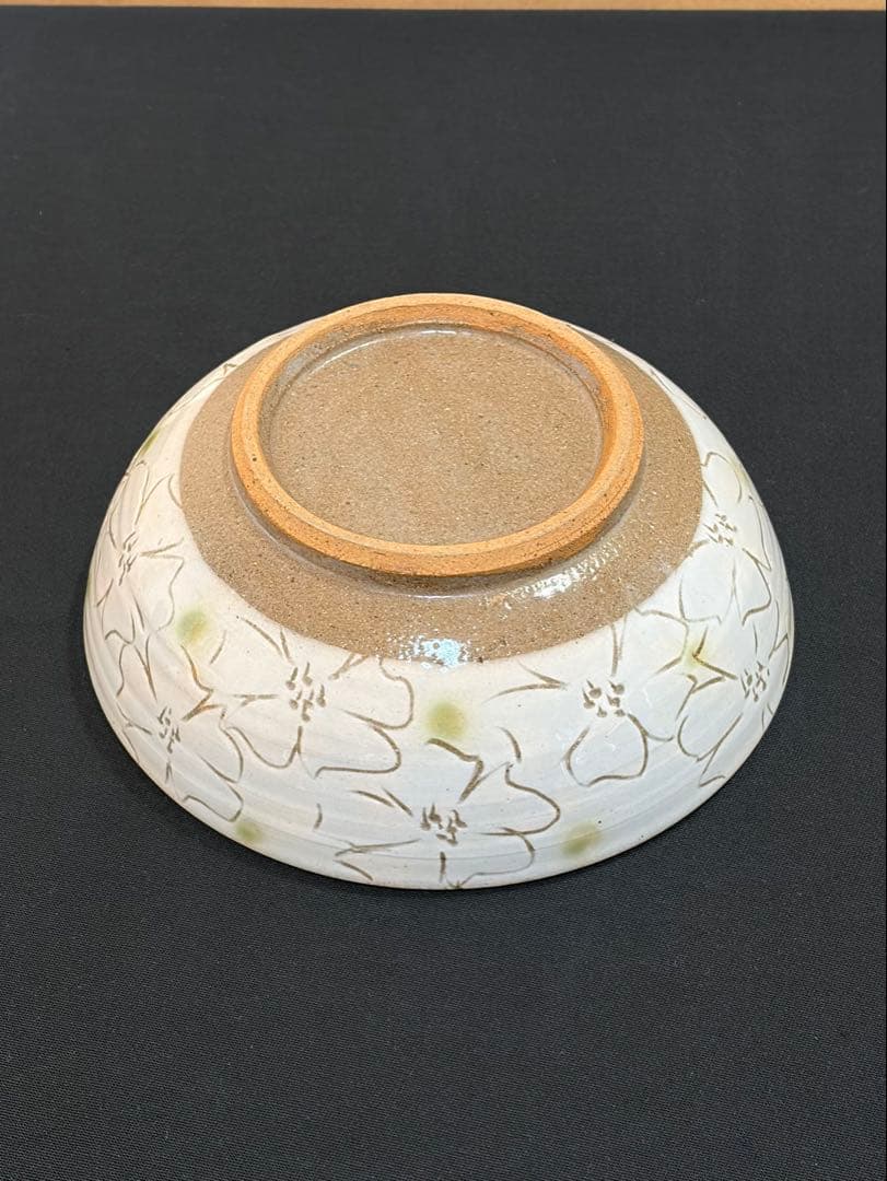 益子焼　花模様の大きな陶器ボウル　盛り鉢　大鉢 陶芸家　作陶家
