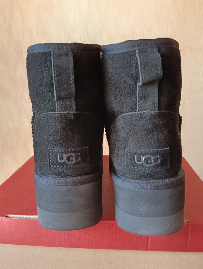 UGG　ブラックプラットフォームショートブーツ　厚底　25cm