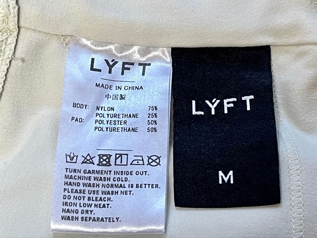 【新作・美品】LÝFT ブラトップ　ワンショルダー　M アイボリー LYFT