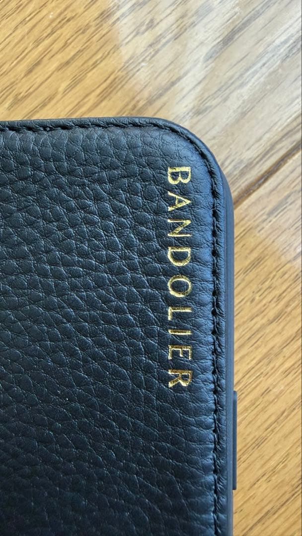 BANDOLIER バンドリヤー iPhone16pro 手帳型ケース