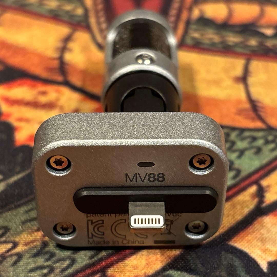 B*s様 SHURE コンデンサーマイクMV88 キャリングケース付き