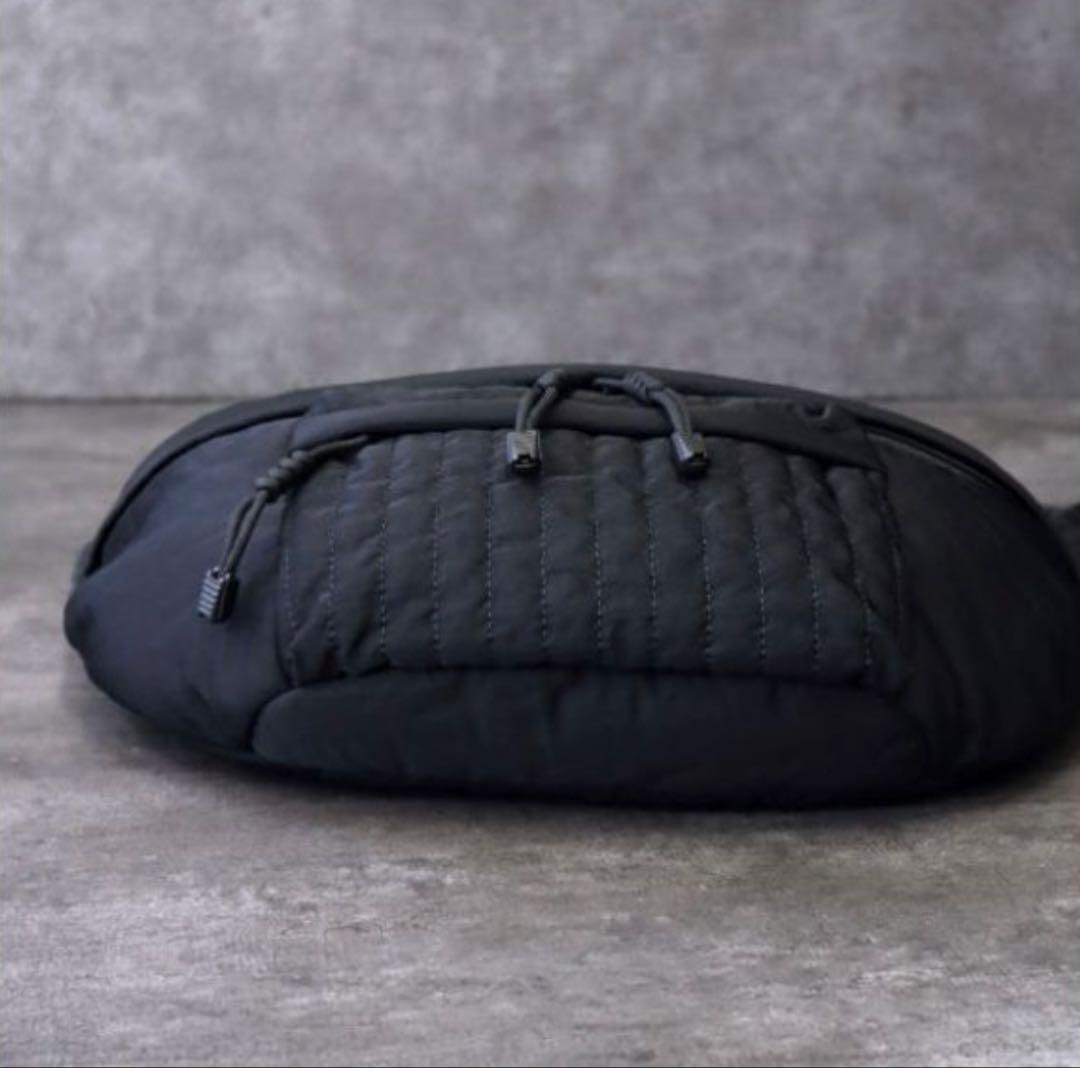 【新品 タグ付】GrandeGrace ボディーバッグ 軽量 大容量 ブラック