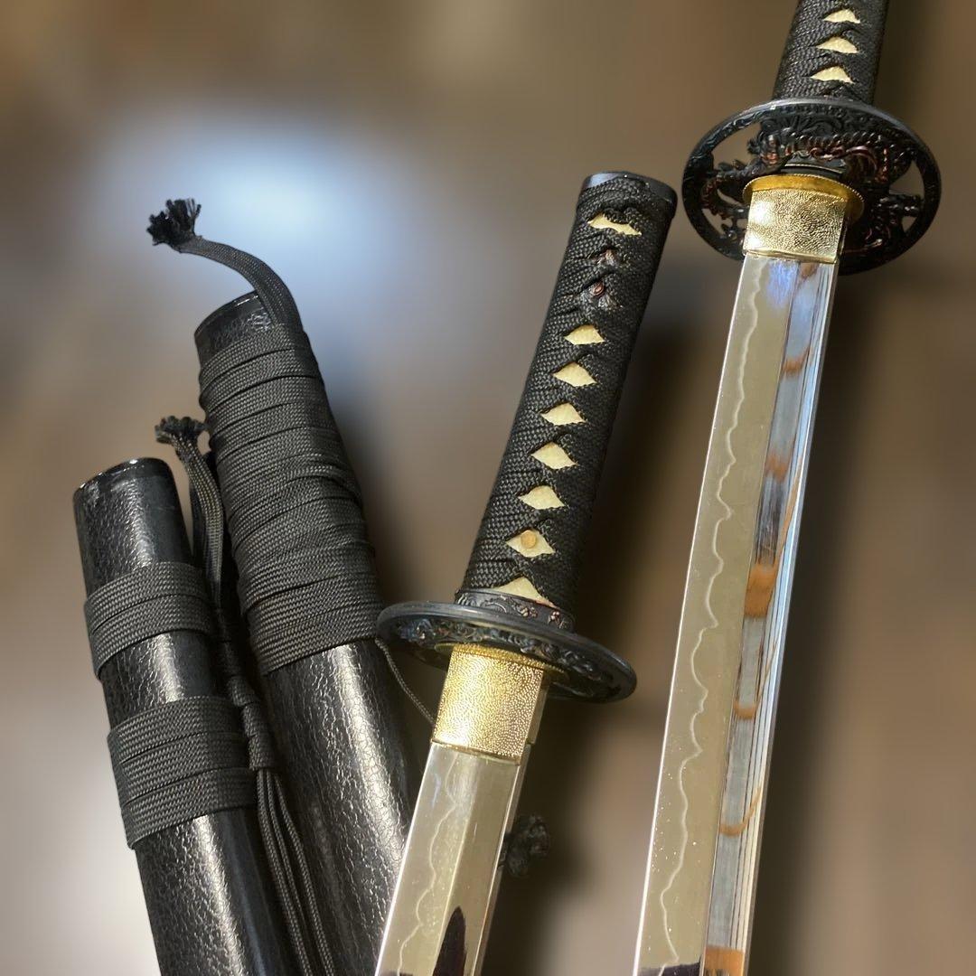 上級模造刀大小2本 黒柄 赤龍透し彫丸鍔 黒鰐目鞘