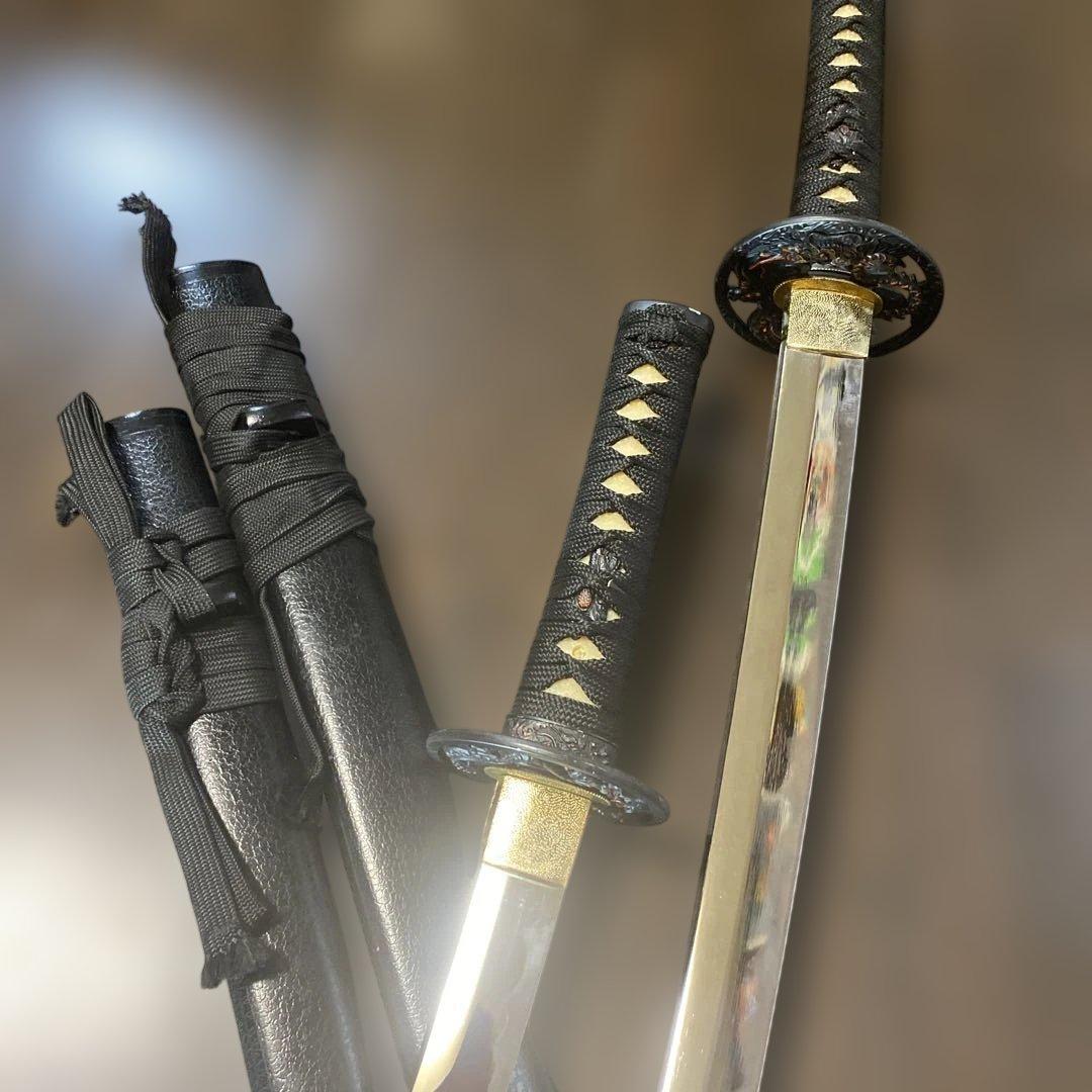 上級模造刀大小2本 黒柄 赤龍透し彫丸鍔 黒鰐目鞘