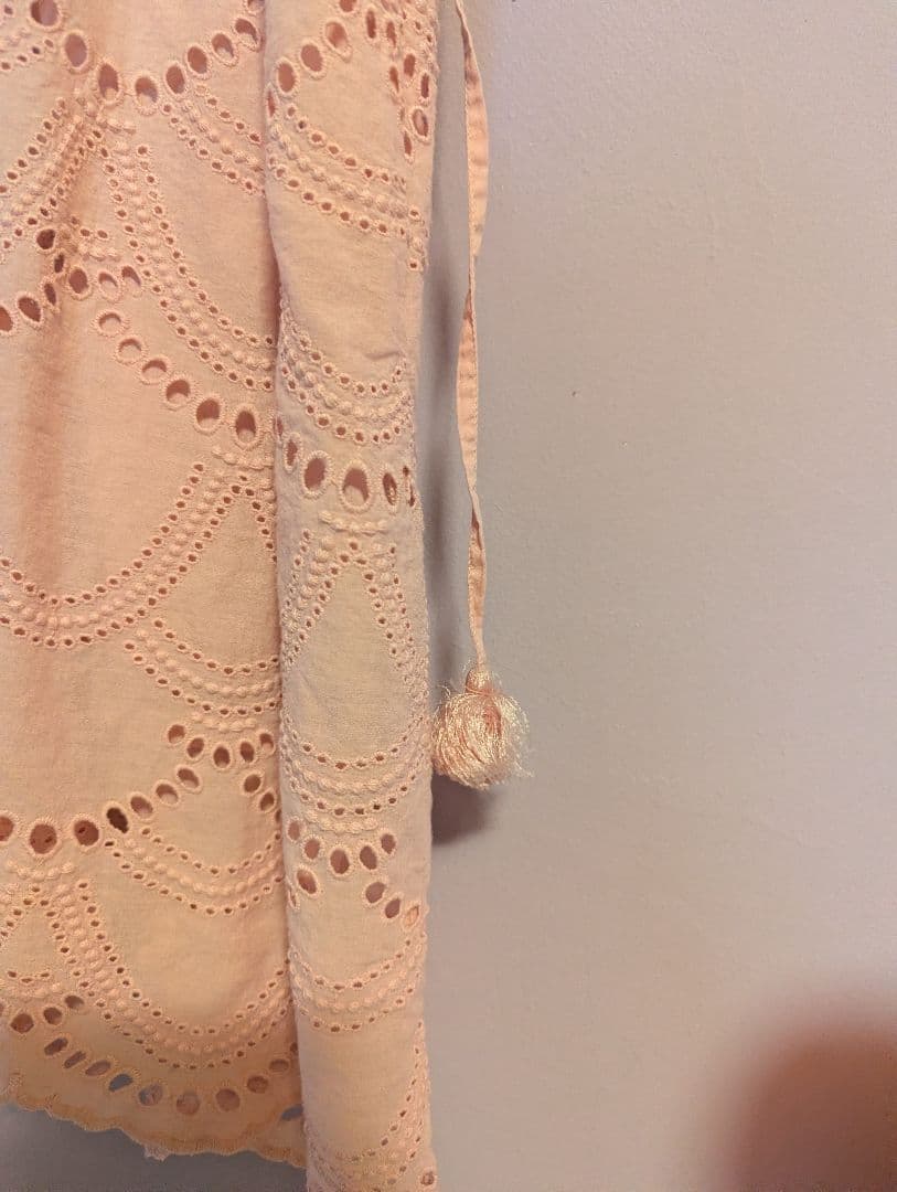 ピンク 刺繍 ノースリーブ ミモレ丈ワンピース