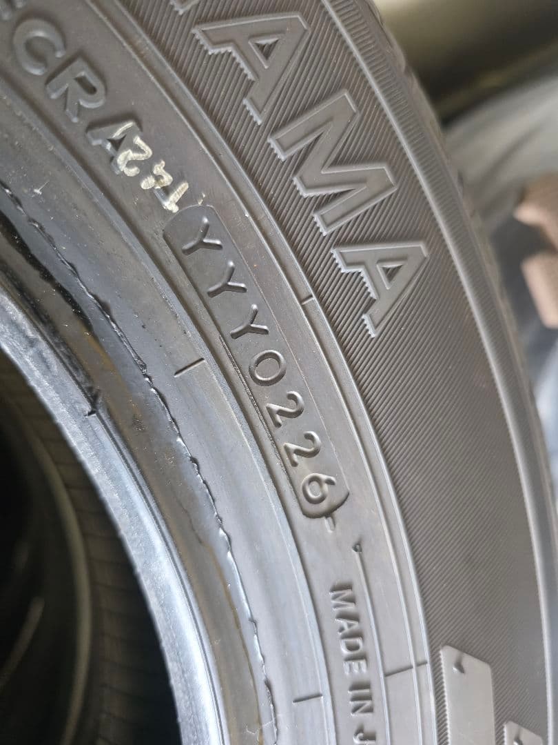 ヨコハマタイヤ新車外しバン用145/80Ｒ12　80/78N２６年製造品