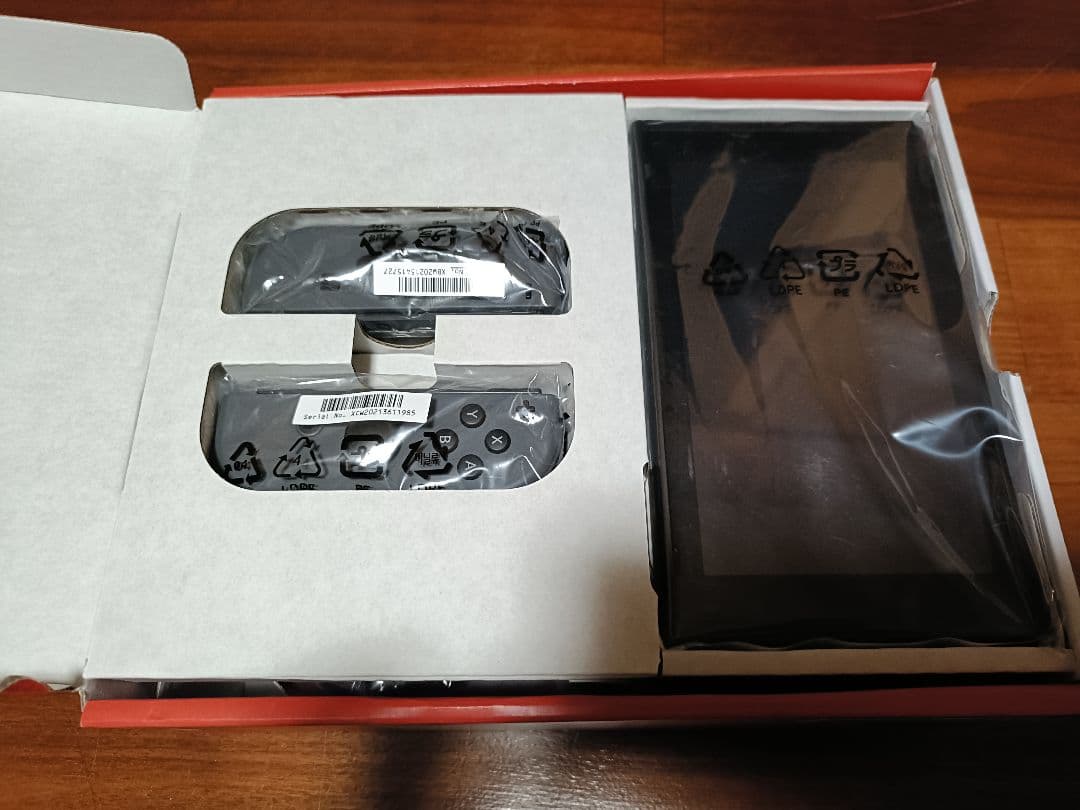 【SDカード付き/新型】Nintendo Switch（ジョイコン：グレー）