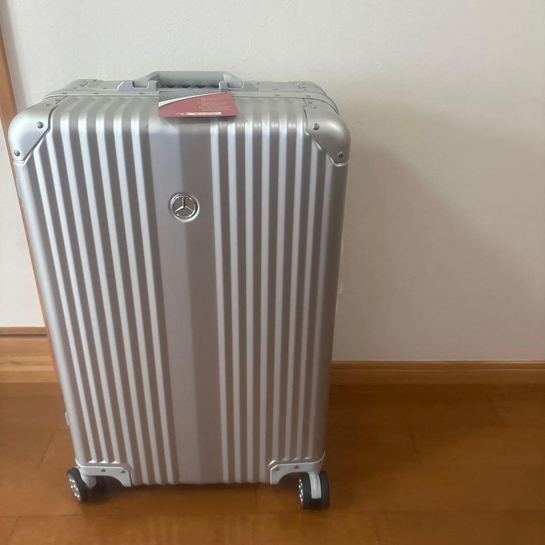 メルセデスベンツ　シルバーキャリーケース　６５Ｌ　新品　４輪