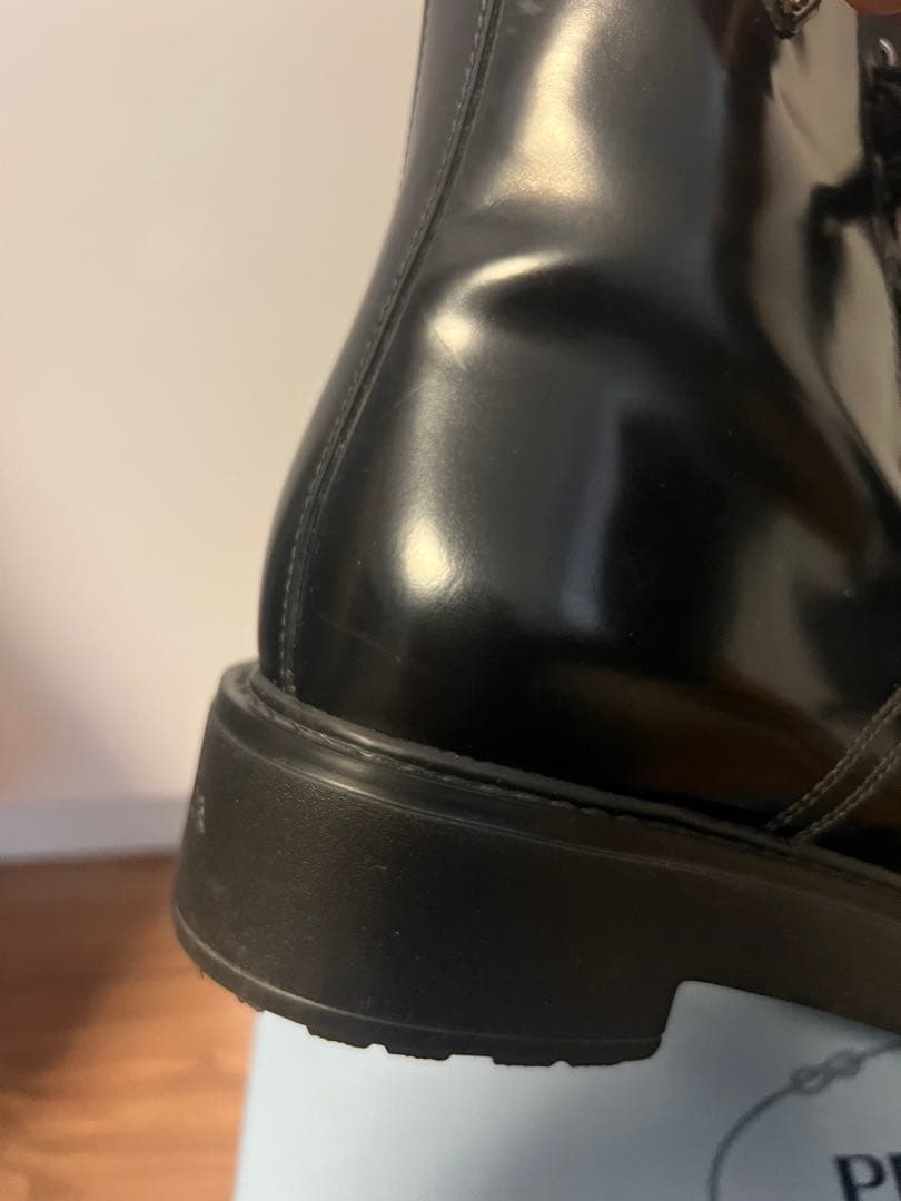 PRADA ブラッシュドレザーブーツ