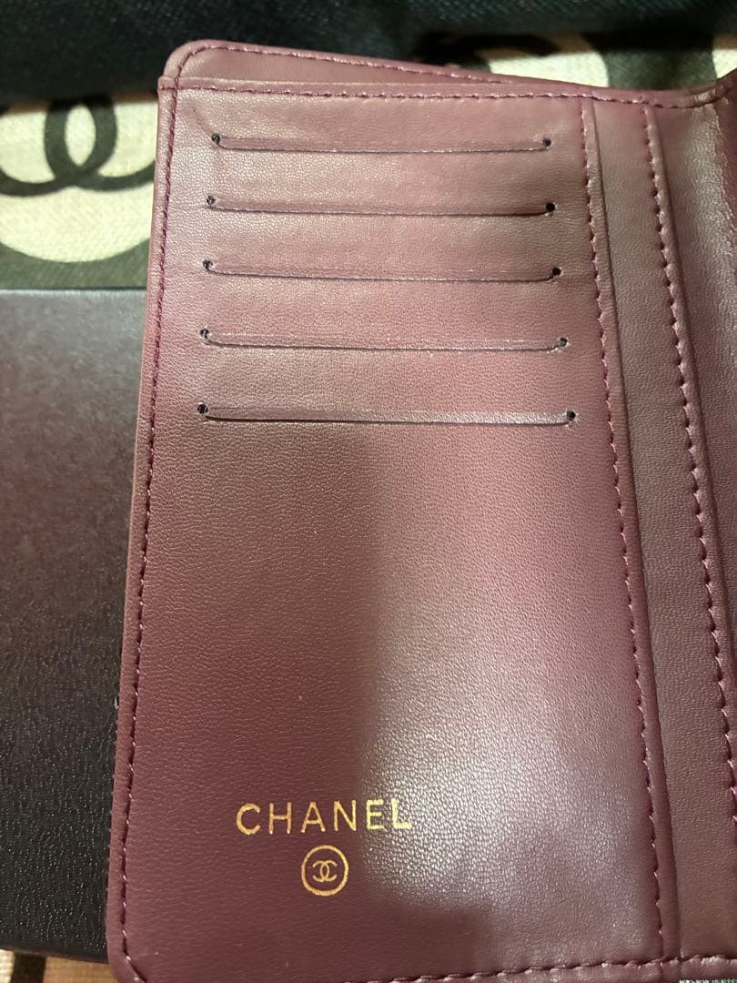 ゆぅ『未使用』CHANELキルティング２つ折り財布