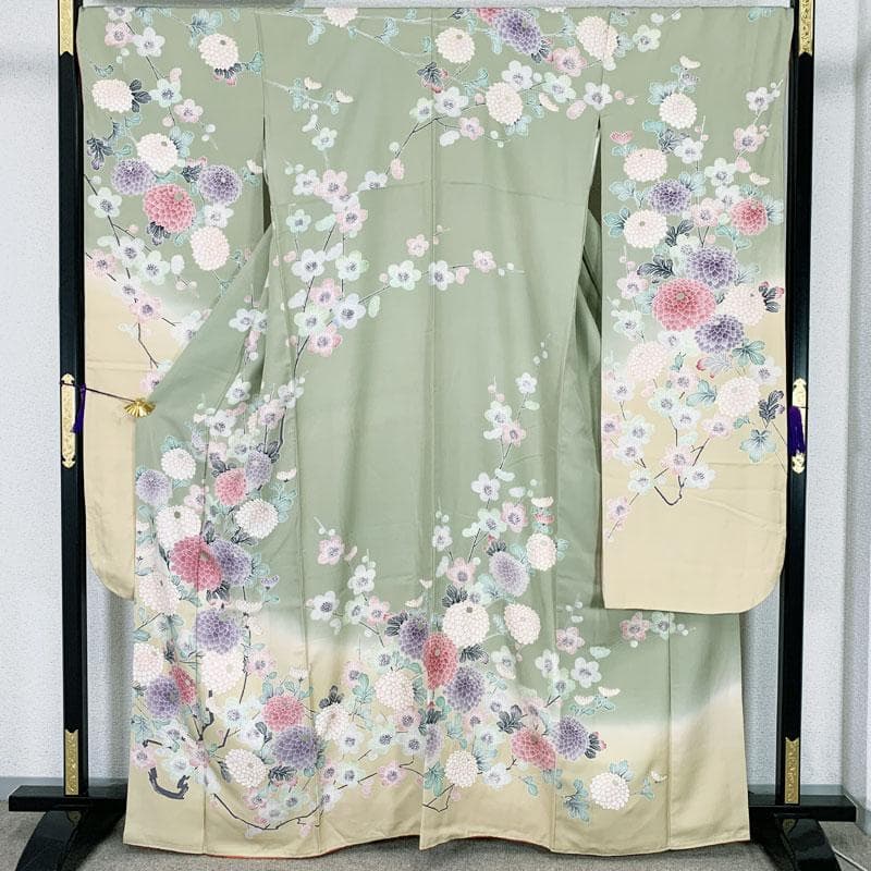 509z23☆振袖 古典柄 友禅 金彩 饅頭菊 梅 くすみ黄緑☆成人式 結婚式