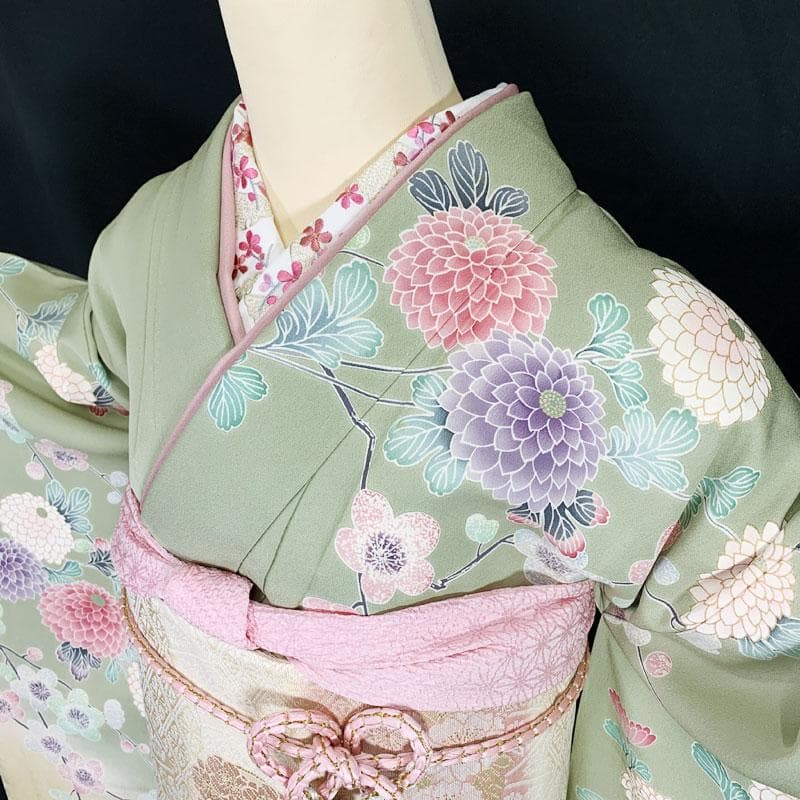 509z23☆振袖 古典柄 友禅 金彩 饅頭菊 梅 くすみ黄緑☆成人式 結婚式