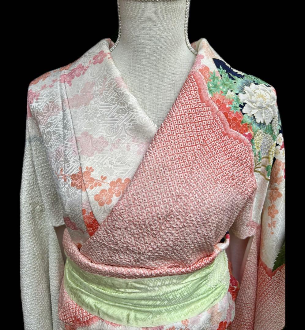 T 　最高級　絞り　花刺繍　花柄振袖 着物 ピンク系