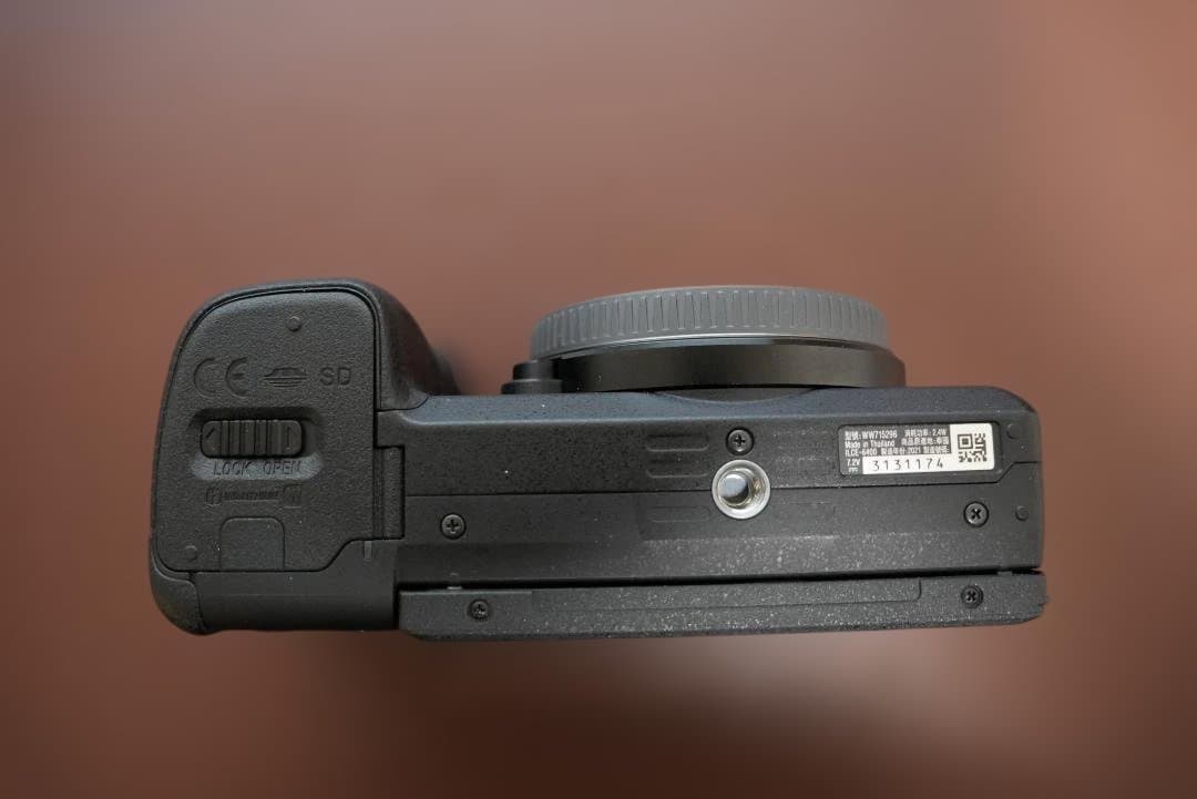 SONY α6400 カメラ（シャッター数約 66枚 高速SDカード付き）