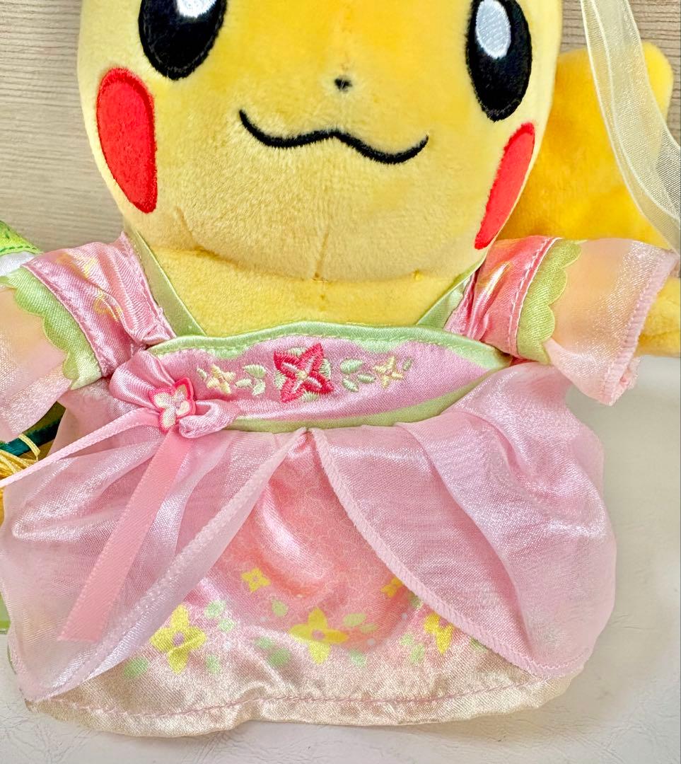 新品海外ポケセン限定 ピカチュウぬいぐるみ セット 漢服コスチューム