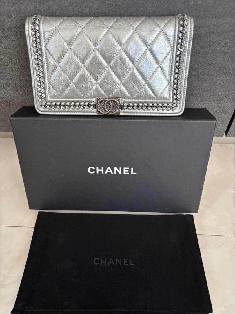 CHANEL シルバー 二つ折り長財布★美品★