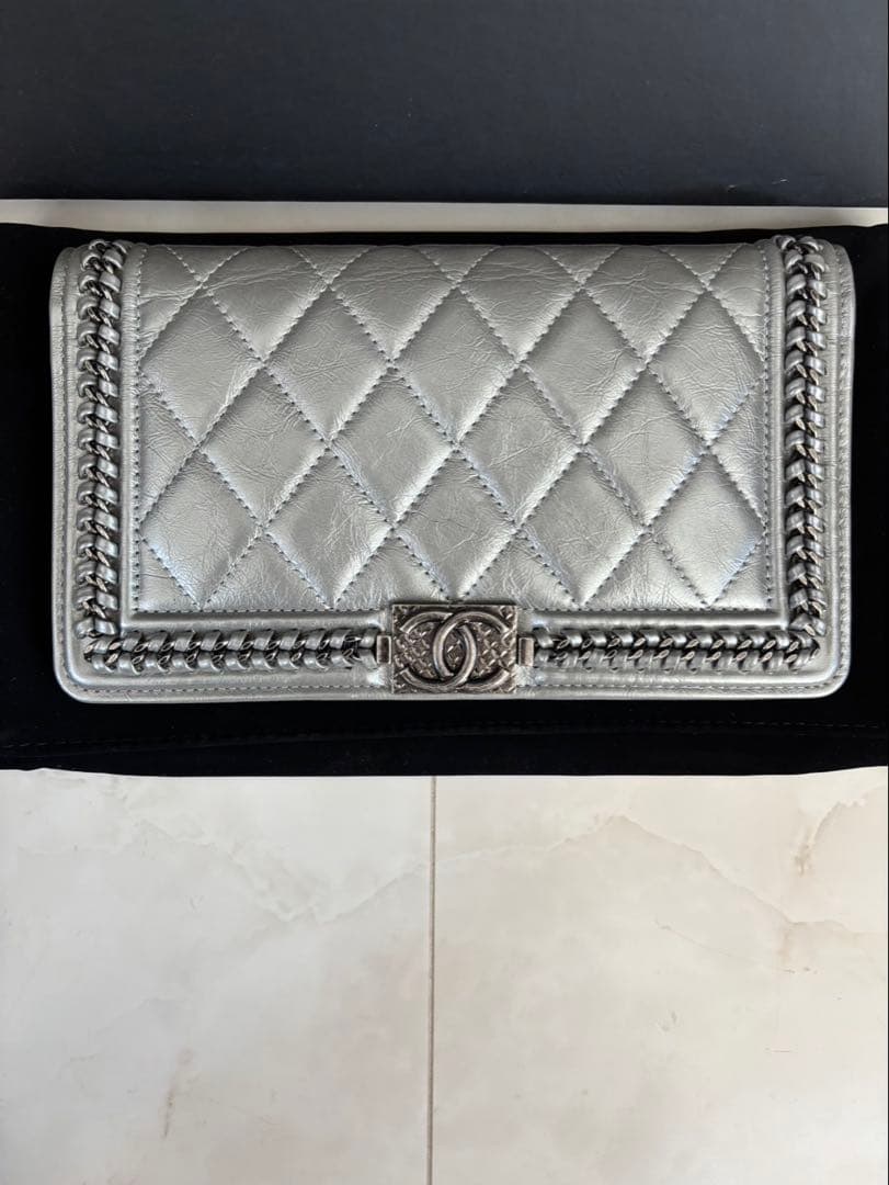 CHANEL シルバー 二つ折り長財布★美品★