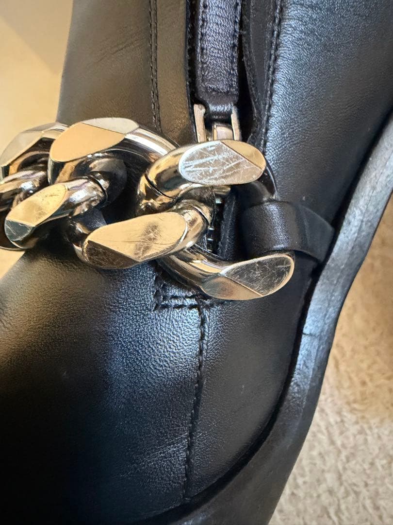 GIVENCHYジバンシィ チェーンブーツ カーフレザーショートブーツ ブラック