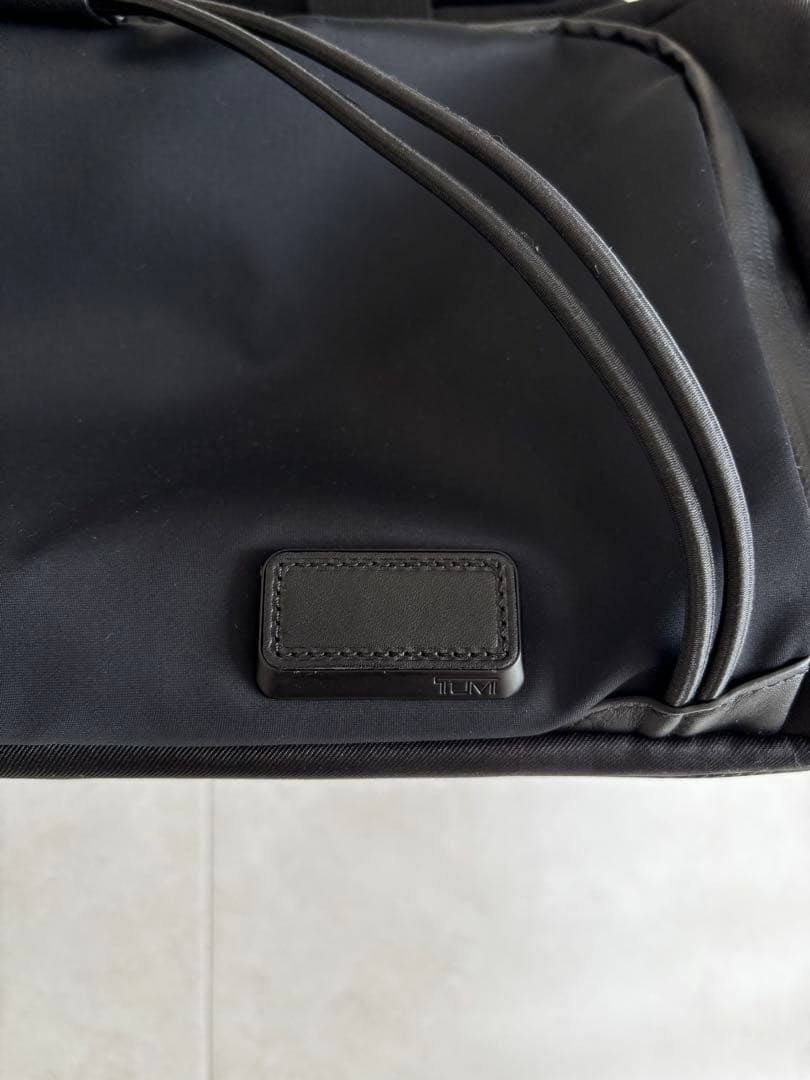 TUMI ブラックボストンバッグ