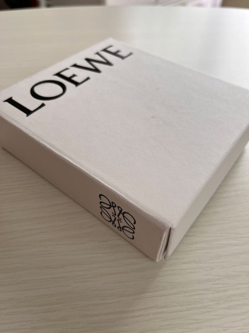 LOEWE ブラック エンボス 三つ折り財布