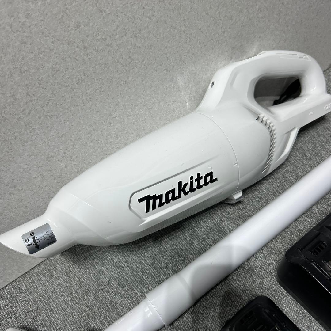 マキタ 充電式クリーナー CL108FD 中古品