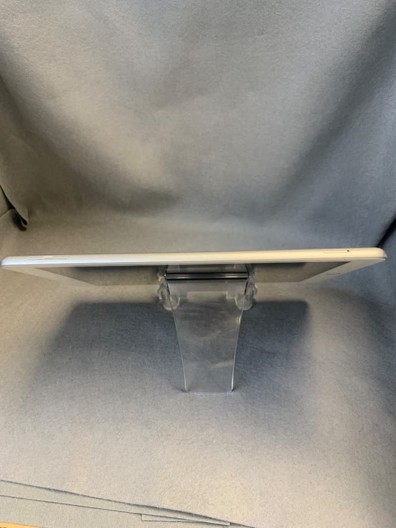 中古品 SIMフリー iPad　第6世代 32GB