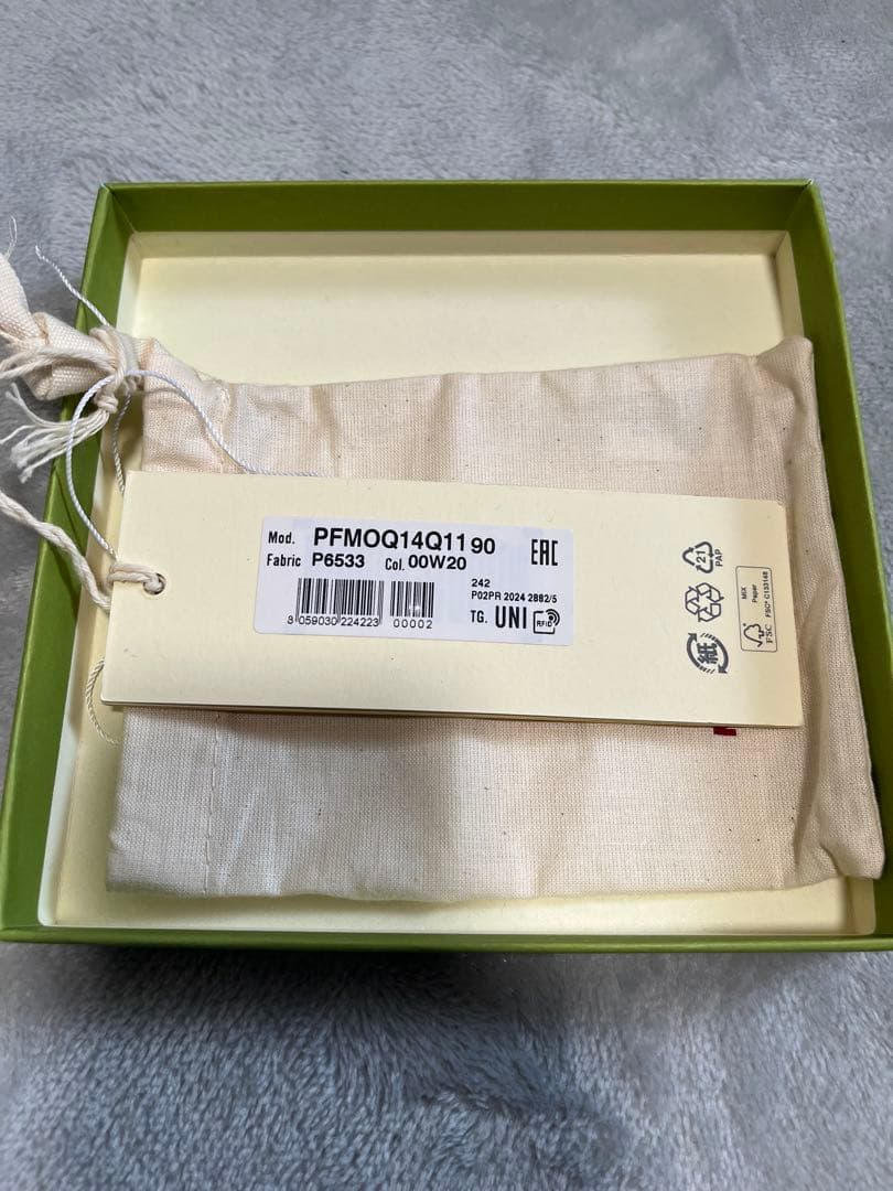 mani ベージュ 二つ折り財布　マルニシンボル