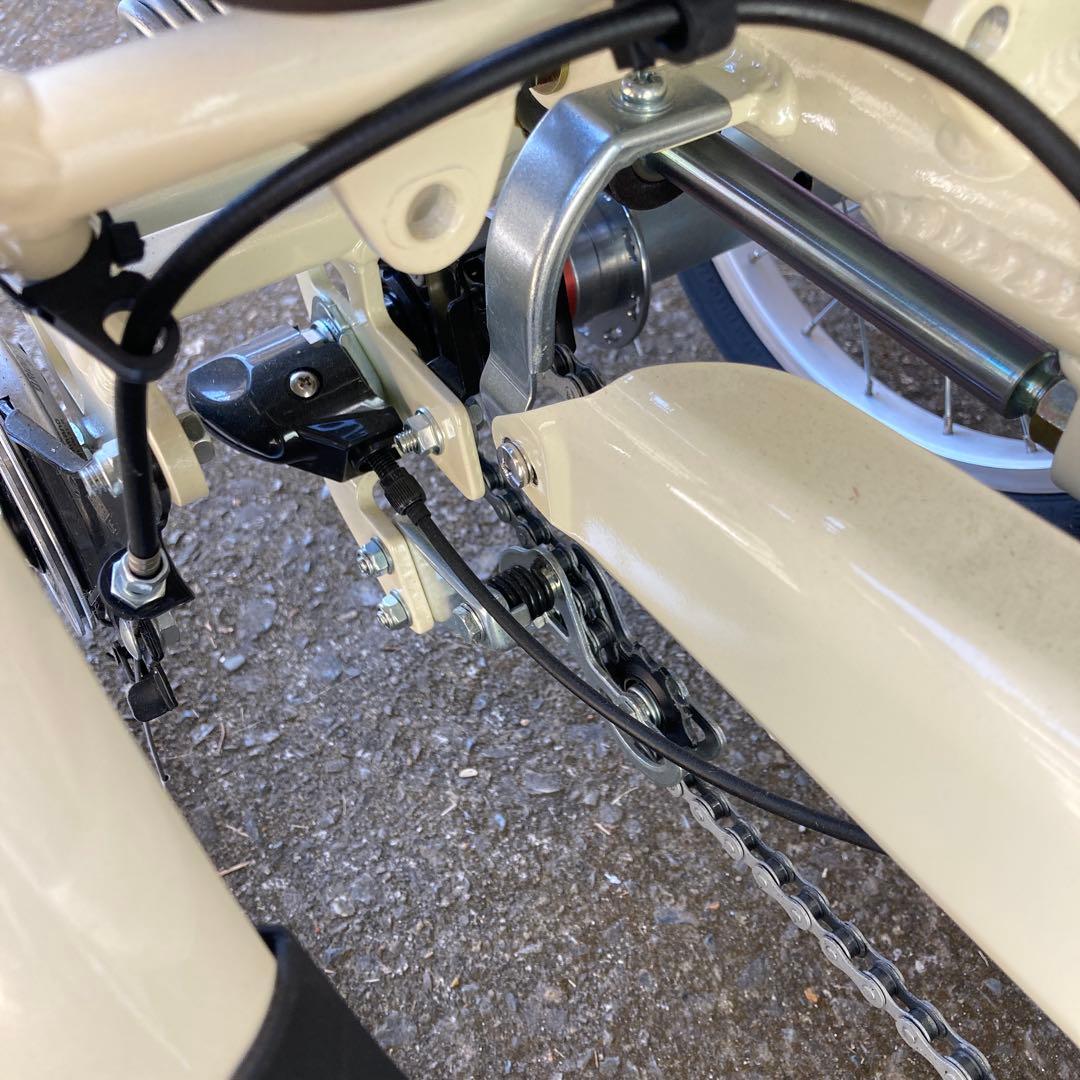 クリーム色 三輪電動アシスト自転車