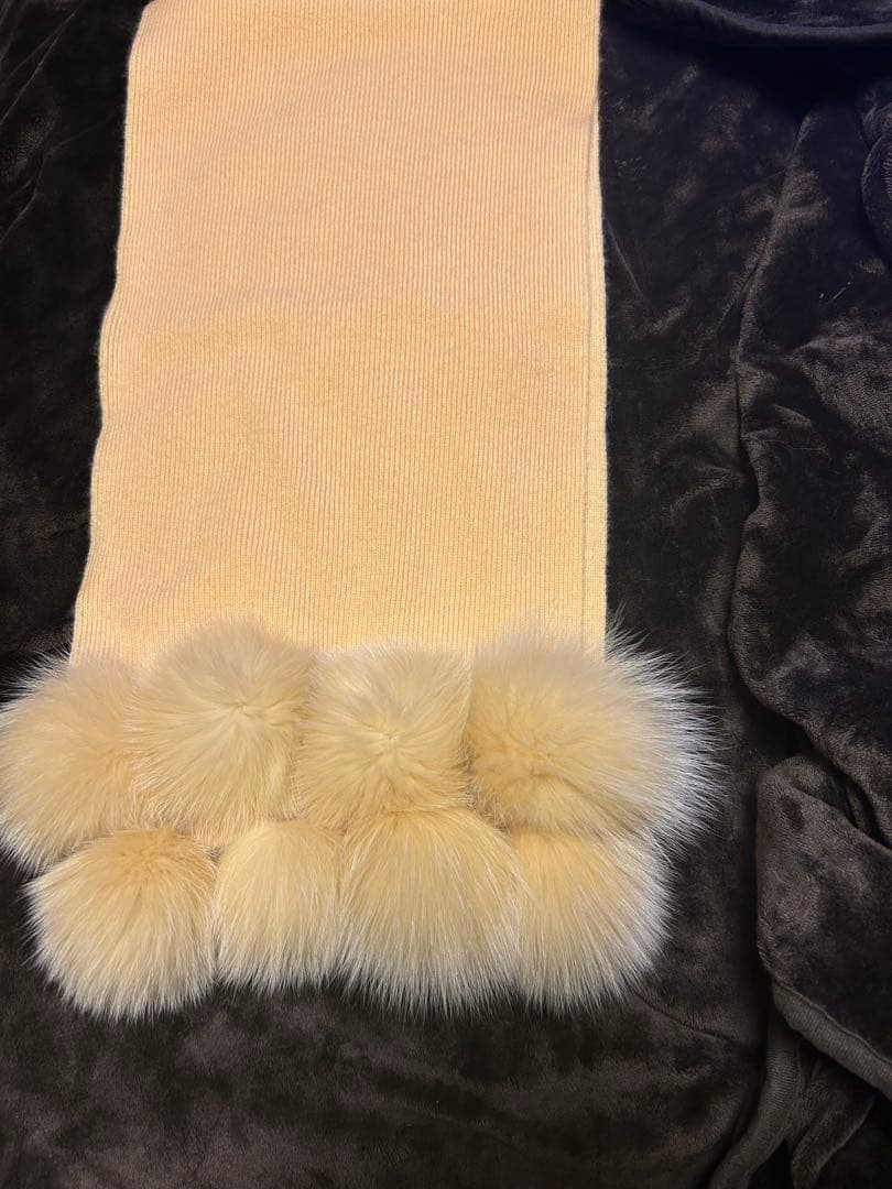 FOXYファー付きクリーム色ロングマフラー
