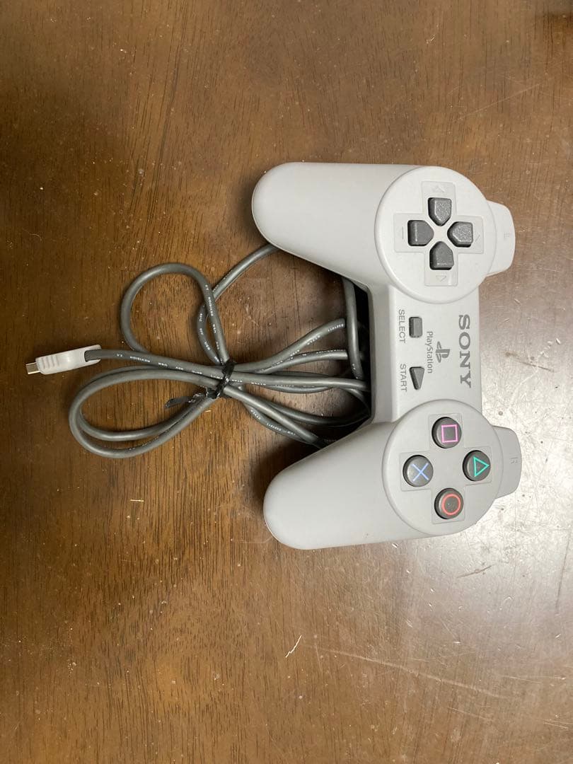 SONY PlayStation Classic 本体とコントローラー2個