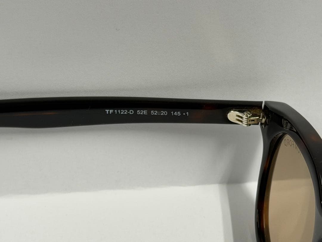 TOM FORD トムフォード サングラス　1122-D 52E