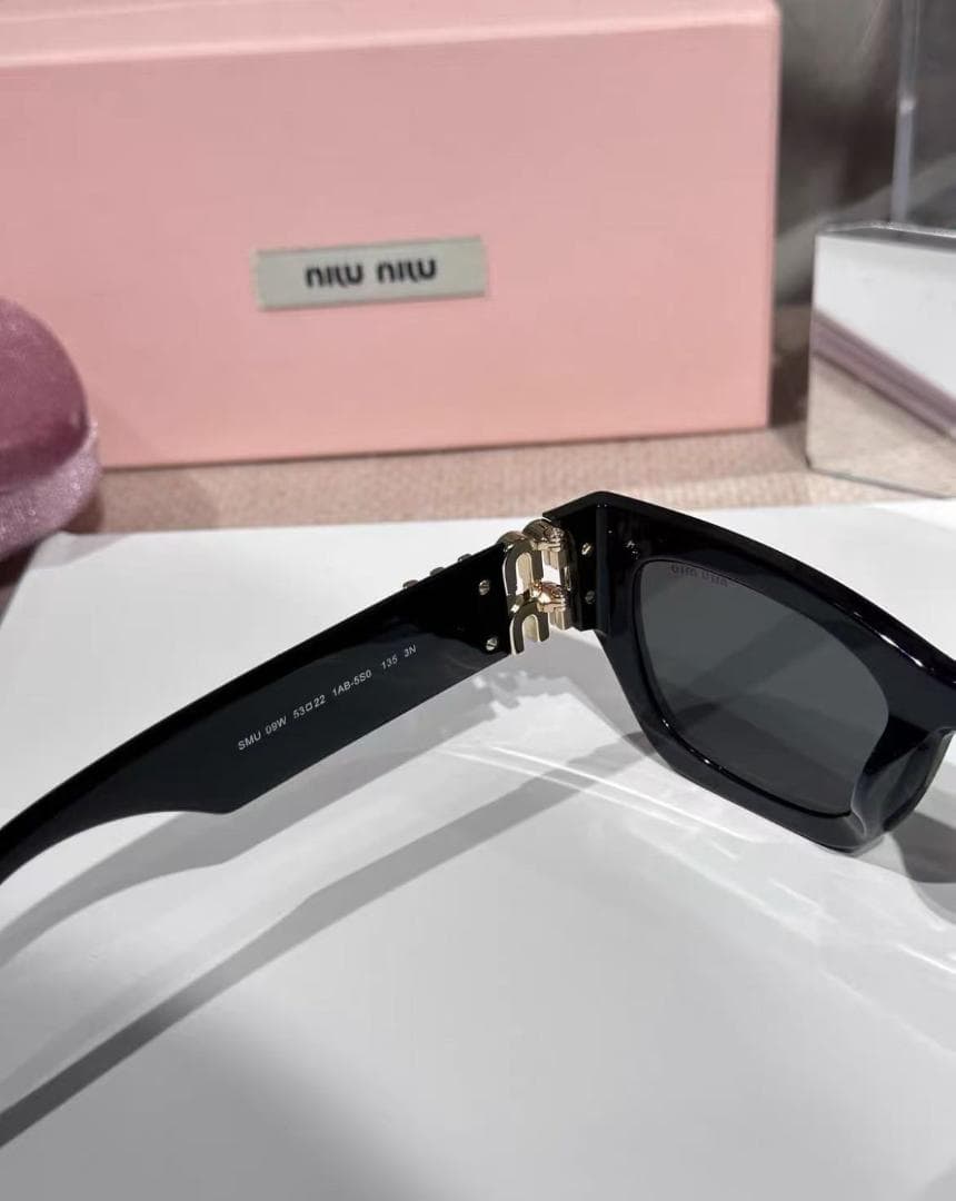 miumiu ブラック サングラス スクエアデザイン