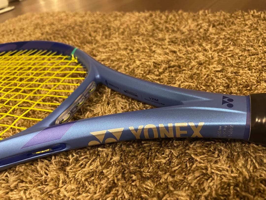 YONEX EZONE 100Lテニスラケット