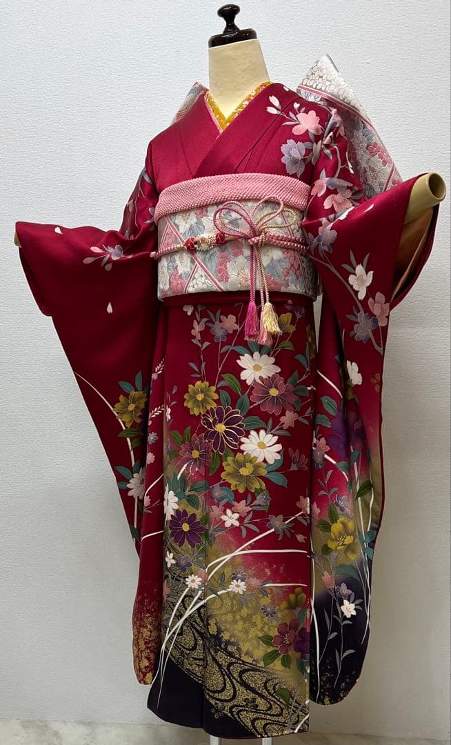 振り袖　フルセット　長襦袢付　草花　赤　金彩加工　刺繍入り　成人式　806