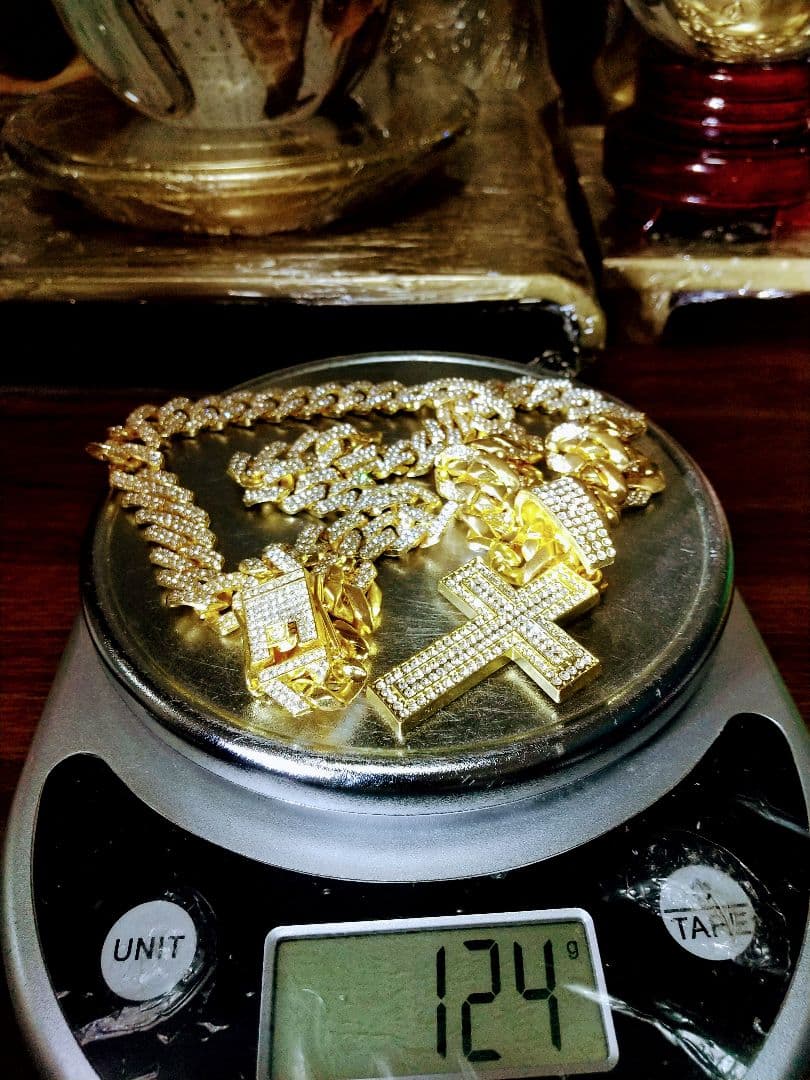 極太.金色ネックレス.十字架付き124㌘位.78センチ位
