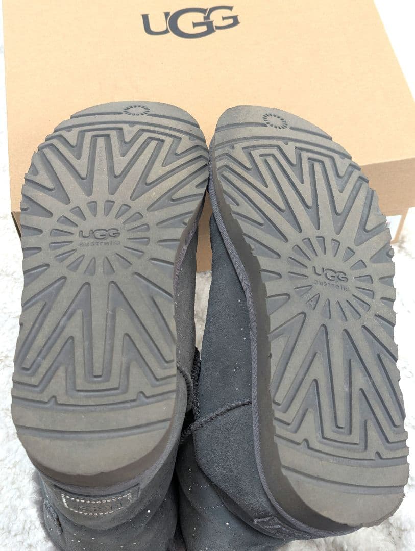 美品 UGG アグ スワロフスキー ミニベイリーボタン ムートンブーツ
