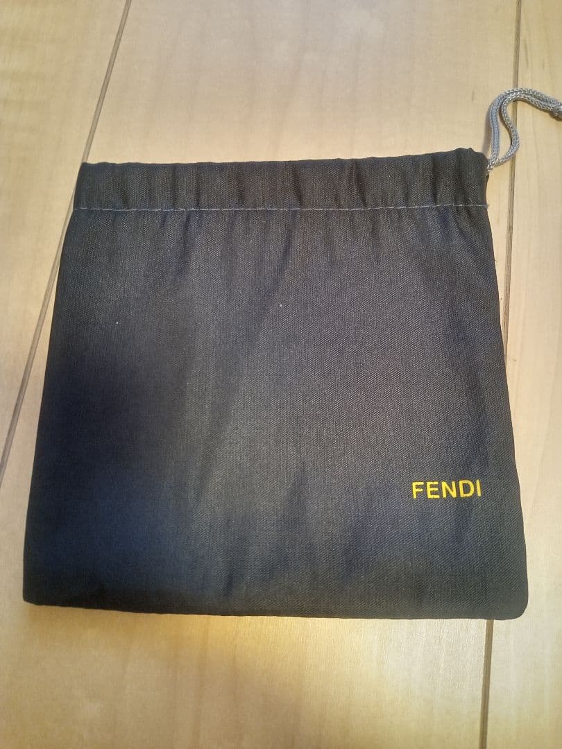 l*n様 フェンディ✨財布《ゴールド》ズッカ柄　二つ折り 中古