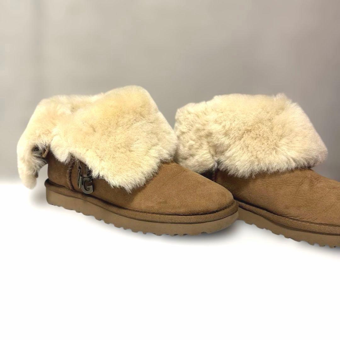 UGG チャーム付き