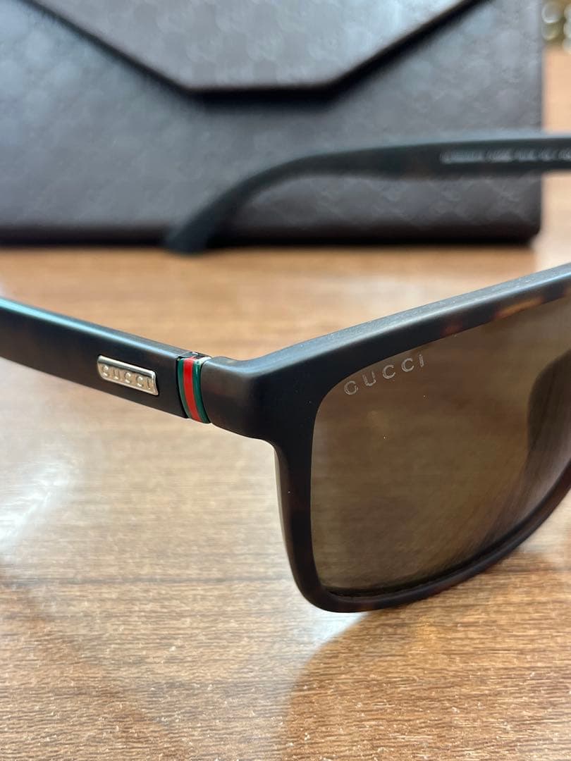 ほぼ未使用　GUCCI ブラウンサングラスブラウンレンズ ケース付き