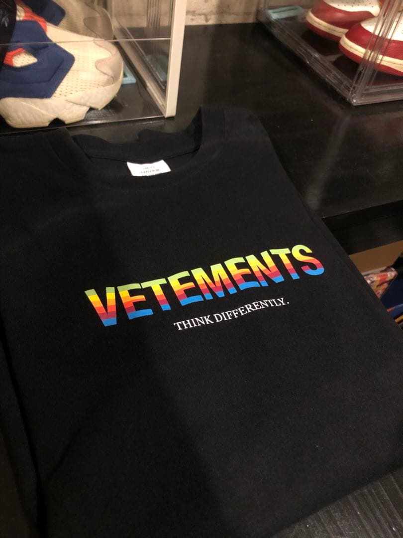 VETEMENTS ヴェトモン ロゴ Tシャツ