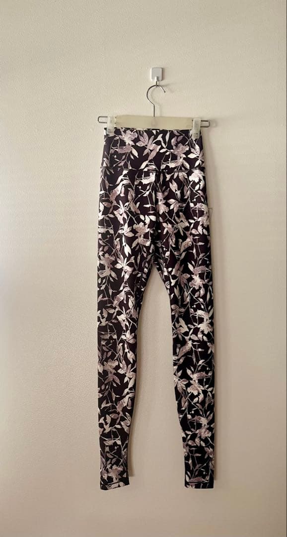 easyoga Leggings トレンカ 花柄 ルルレモン レギンス