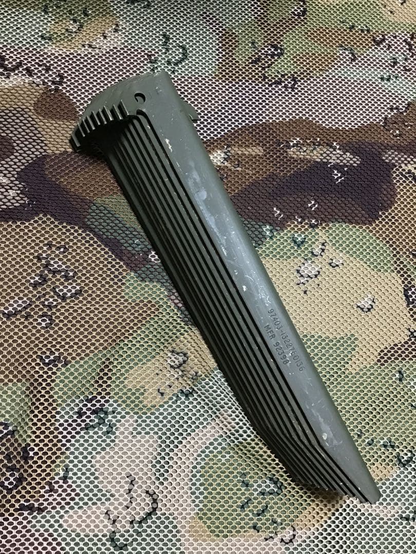 米軍放出品実物　米軍テント用ペグ10本セット中古品