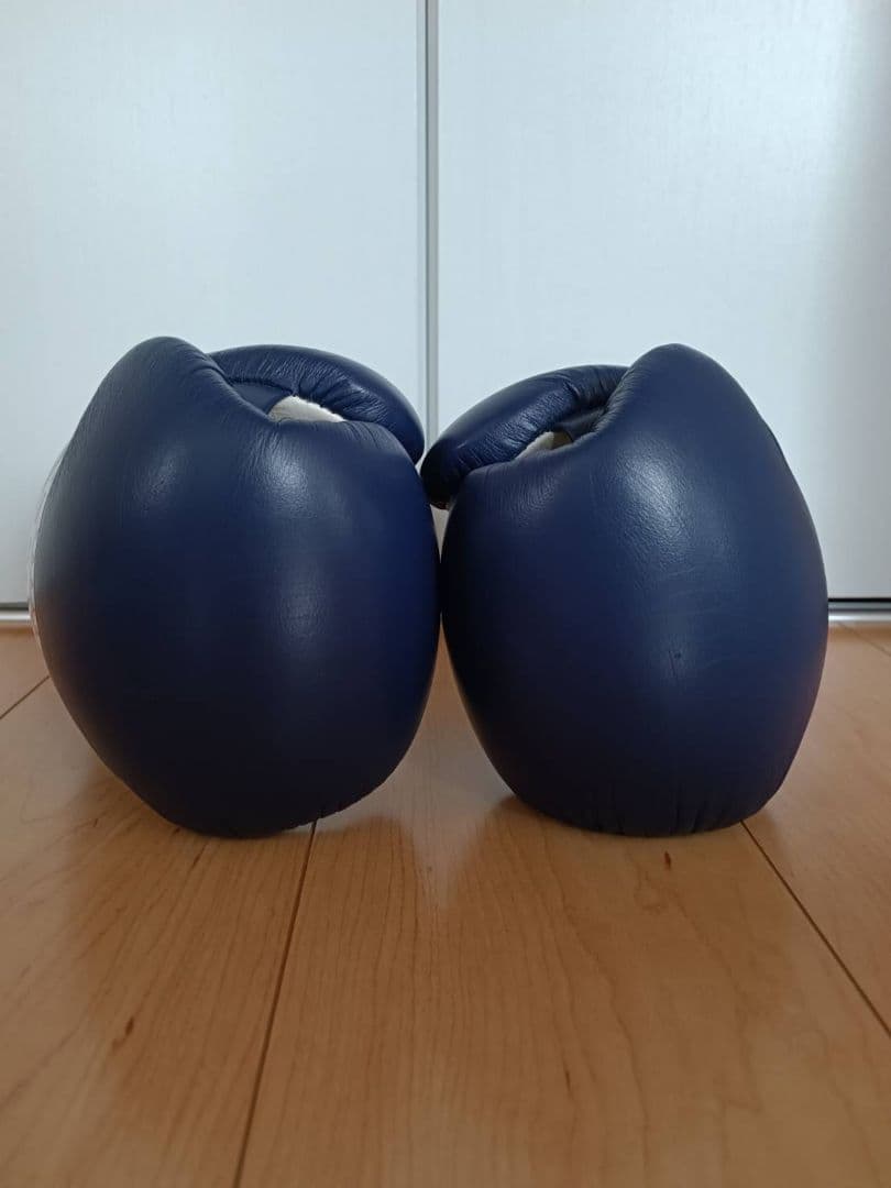 再sai値下げです。ISAMI ボクシンググローブ １６オンス　ネイビー