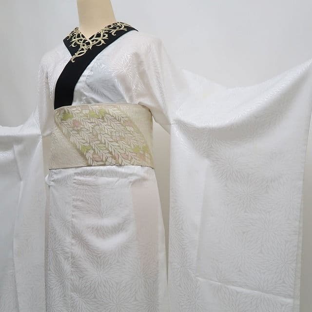 ぽよん☆☆☆✾ｍ2048＊美品 正絹 金駒刺繡 蝶 トール 振袖3点セット