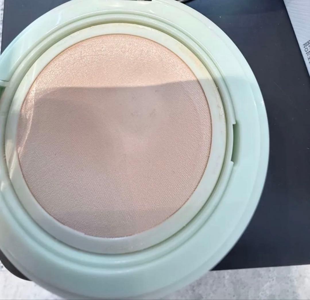 PRADAクッションファンデーション LC5