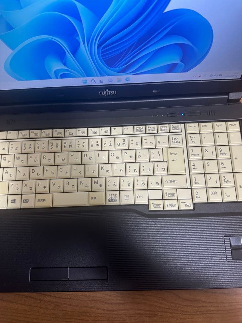 富士通A746/N i3第6世代　HDD320GB メモリ4GB15.6インチ