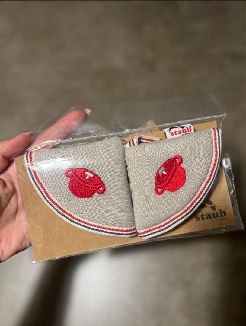 新品未使用　2個セット　4点　ノブミトン　鍋つかみ　ブラック　チェリー