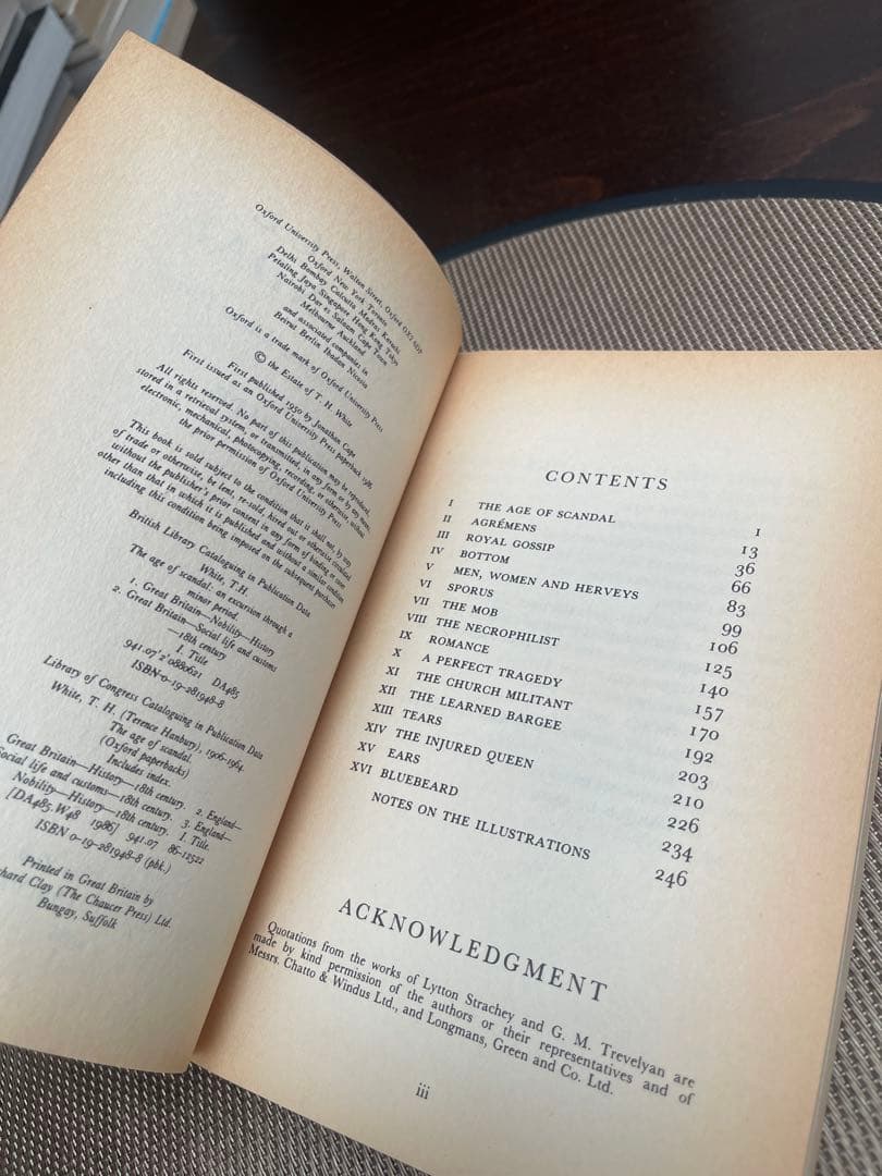 希少　The Age of Scandal T.H. White