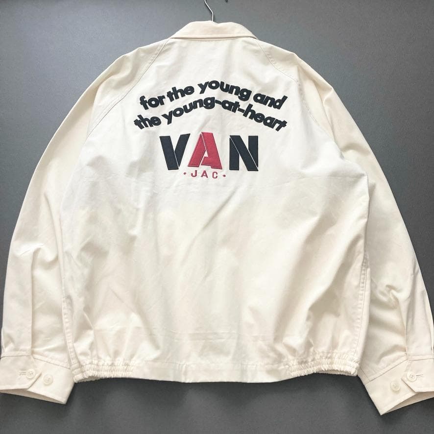 【ビッグサイズ/美品】VAN スイングトップ ブルゾン 白 アーチロゴ 刺繍